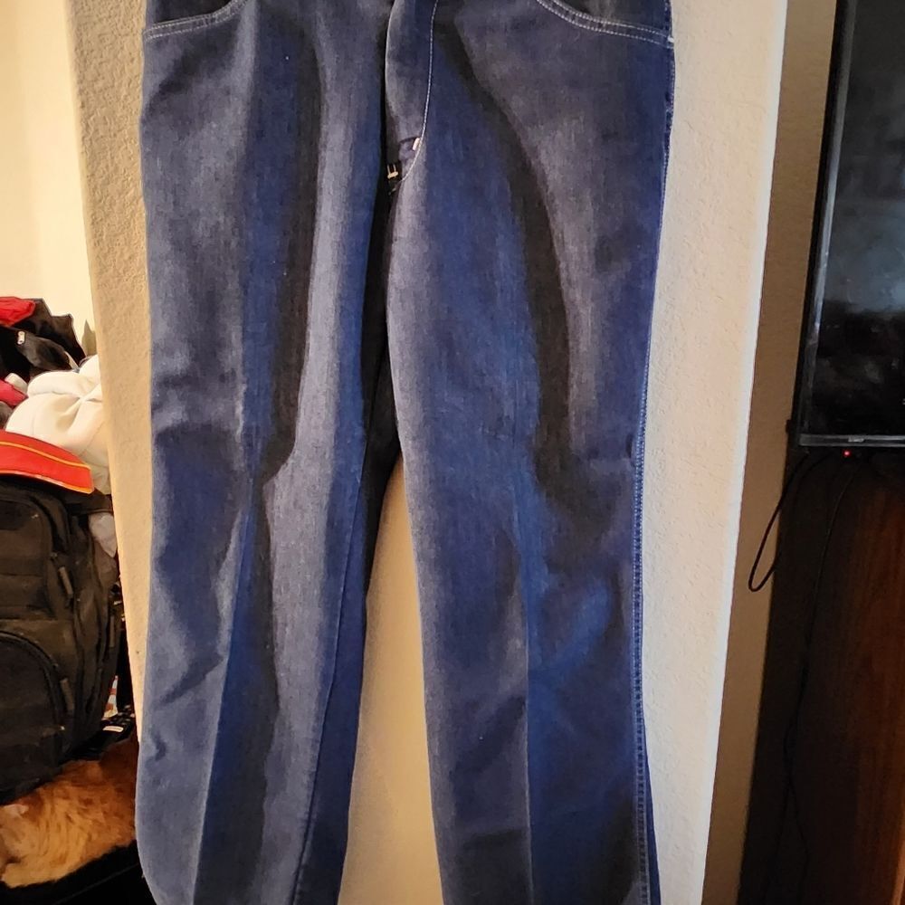 Nice blue jeans missing button/size - Picture 3 of 4
